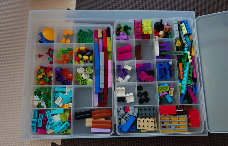 無印のポリプロピレン引き出しとダイソーパーツ収納を組み合わせたレゴ収納